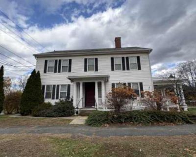 4 Bedroom 2.5BA 0 ft Pet-Friendly Apartment For Rent in North Amherst, MA