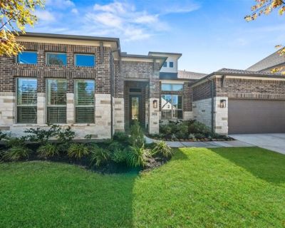 803 Terlingua Creek Ct. Beautiful 1-story home (3,328 sq ft) on a cul-de-sac with no back or side neighbors! This open, bright floor plan offers 4 bedrooms, 3.5 baths, a home office, and a 3-car attached garage. The family room features tall ceilings and an electric fireplace, and flows into the spacious kitchen with a large island/breakfast bar, quartz counters, abundant white cabinetry, and s...