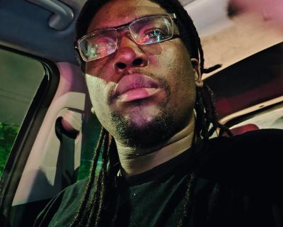 27 year old class worker with a lil service dog I'm an assistant manager in North Bethesda.