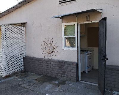 1BA 380 ft Pet-Friendly Apartment For Rent in Glendora, CA