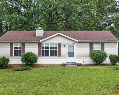 3 Bedroom 2BA 1093 ft Pet-Friendly Single-family home For Rent in Clarksville, TN