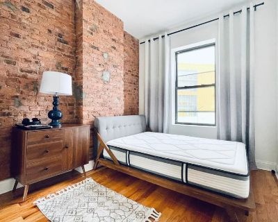 Total rooms: 4. Deposit: $1,120.00 * Utilities included?: Some. References are not required. Non-smoking. Furnishings: Furnished * Parking: No * Garage: No * Yard/patio: No * Balcony/roof terrace: No * Disabled access: No * Living room: shared * Broadband included: Yes. Availability Available Now Minimum term 1 month Maximum term None. Myrtle Ave #96 - Furnished room, new hardwood floor, in a 4...