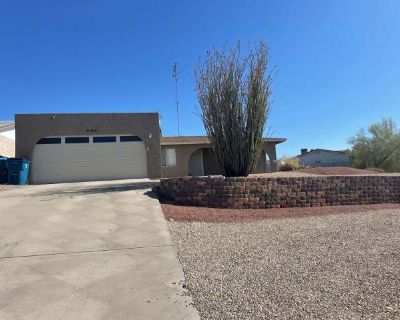 3 Bedroom 2BA 1352 ft Pet-Friendly Apartment For Rent in Lake Havasu City, AZ