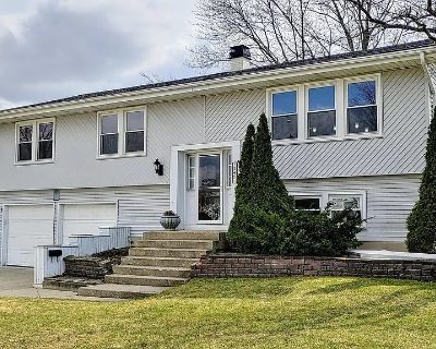 5 Bedroom 3BA 1479 ft Apartment For Rent in Hoffman Estates, IL