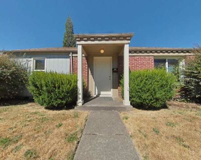 3 Bedroom 1BA 1100 ft Pet-Friendly Apartment For Rent in Corvallis, OR