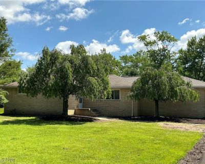 4 Bedroom 2BA 1362 ft Apartment For Rent in Woodmere, OH