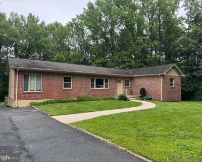 1856 ft Commercial Property For Rent in Middle River, MD