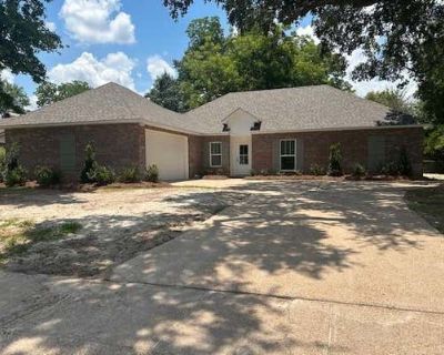 3 Bedroom 2BA 1612 ft Single Family Home For Sale in ALEXANDRIA, LA