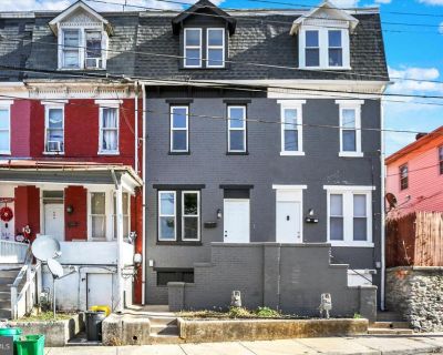 5 Bedroom 1BA 1432 ft Townhouse For Sale in York, PA