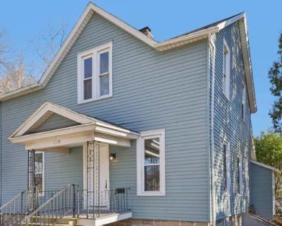 4 Bedroom 1BA 1134 ft Single Family Home For Sale in OSHKOSH, WI