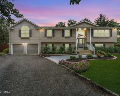 61 Lynn dr. image_url. On-site laundry Patio / balcony Garage Walk in closets Pool Air conditioning Unit Amenities air conditioning patio / balcony walk in closets Property Amenities on-site laundry parking pool garage. 6 Bedroom. 3.5 Bathroom. 3700 ft