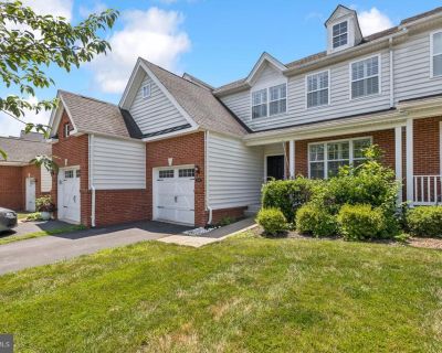 3 Bedroom 3BA 2750 ft Townhouse For Sale in Haymarket, VA