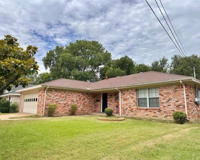 3 Bedroom 2BA 2076 ft Single Family House For Rent in Sherman, TX