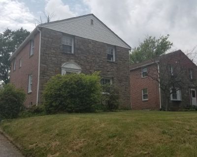 House for Sale!!! Single Family House with 4 Bedrooms 2 Bathrooms. 602 W South Ave, Glenolden, PA