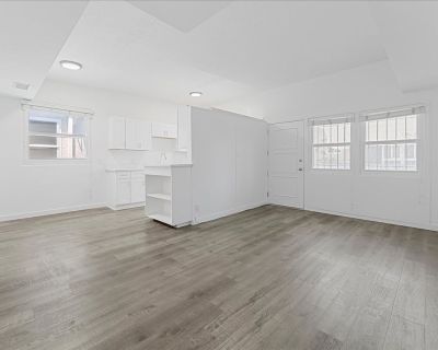 2 Bedroom 1BA 900 ft Pet-Friendly Apartment For Rent in Inglewood, CA