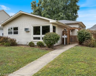 629 S Main Street # BACK. Property for Rent in Naperville, IL for $2,200 with 2 bedrooms and 1 full bath. This property is 990 square feet.. Welcome to 629 S Main St (Back Unit), where a wonderful rental opportunity in the Heart of Downtown Naperville awaits you in this charming duplex property. This unit is the back unit on the property offering comfortable living with 3 bedrooms (2 bedrooms o...