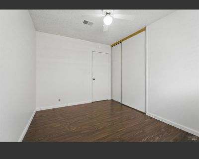I have rooms for rent. My family and I are new to fairfield we are from napa. We are looking for roomates to join our house. We both work and our kids go to school everyday. Saturdays are for chilling and sundays as well. We have a big kitchen and a pantry as well. Send me a mesage and we can talk.. 3 Bedroom. 2 Bathroom