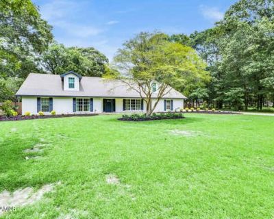 4 Bedroom 3BA 3537 ft Single Family Home For Sale in EUNICE, LA