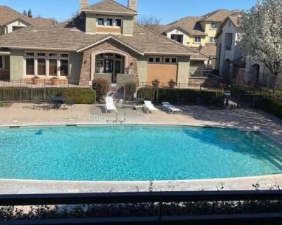 Private room with shared bathroom in Condo with 1 roomie , Turlock , CA 95382