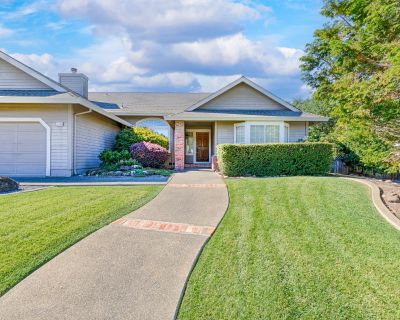 3 Bedroom 2BA 2065 ft Single Family Home For Sale in Santa Rosa, CA