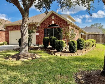 3 Bedroom 3BA 2189 ft Single Family House For Sale in Pearland, TX