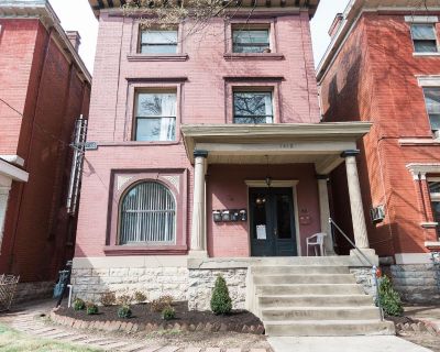2 Bedroom 1BA 1365 ft Apartment For Rent in Louisville, KY