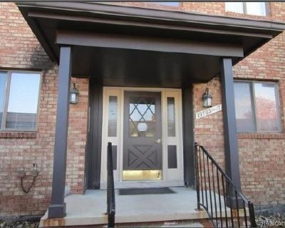 2 Bedroom 1.5BA Condo For Sale in Saint Clair Shores, MI