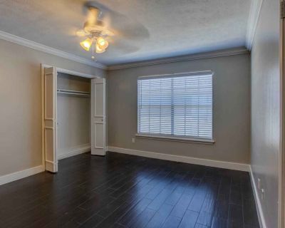 2 Bed 2 Bath - C (Has an Apartment). Room in the 1 Bedroom 1BA Apartment For Rent