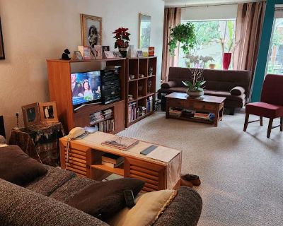 Available on: now. Furnished. Internet included * LGBTQ+ friendly * 40+ years welcome. Fully furnished bedroom with queen sized bed, TV, cable and wifi. Great location, across from Dolores Park. Major transportation lines only blocks away. 5 minute walk to the Castro, 15 minutes to downtown. Short term rental.. Rent $1,500 per month Bills Included Security deposit $100 Property type Apartment R...