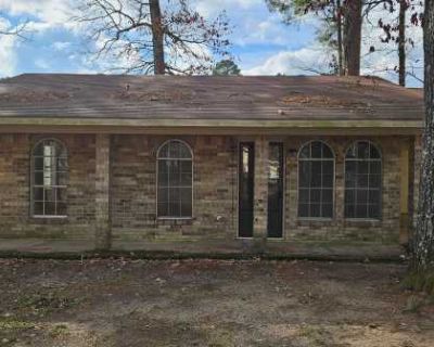 3 Bedroom 1BA 887 ft Pet-Friendly Apartment For Rent in Eastwood, LA