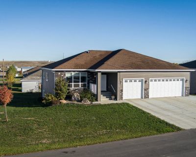 4 Bedroom 3BA 3532 ft Single Family House For Sale in Hazen, ND