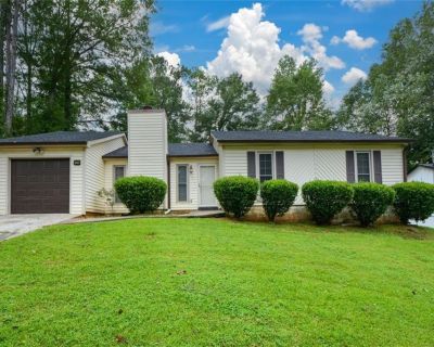 3 Bedroom 2BA 1422 ft Single Family House For Sale in Riverdale, GA