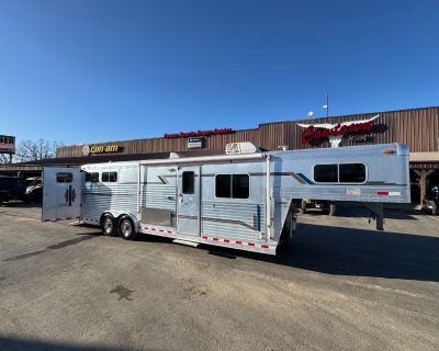 1998 4 Star 8213 2-Horse Trailer with Living Quarters Gooseneck Trailers Cuba, MO