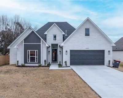 3 Bedroom 3BA 2219 ft Single Family Home For Sale in BARLING, AR