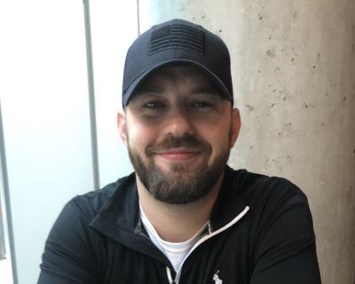 $750 /month. Age: 36 * Smoker?: No * Any pets?: No * Occupation: Professional * Gender: Male. Non-smoking room preferred. Pets are fine. No preference specified. Age preference: 18 - 99. Looking in: Galveston. I am a professional male aged 36. I am available to move as soon as possible and have a budget of $750/month. I would like to share with males or females of any age.