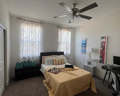 Available on: now. Unfurnished. Internet included * Students welcome * 40+ years welcome. Brand new house in beautiful River Islands in Lathrop, CA. 3-bedroom house. Includes Kitchen Access. backyard and BBQ access. Lots of storage, great parks, and walking areas. Quiet and clean.. Rent $1,000 per month Bills Included Security deposit $1,000 Property type House Room furnishing Unfurnished Prefe...