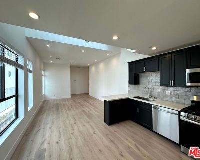 3 Bedroom 3BA 1997 ft Townhouse For Rent in Los Angeles, CA