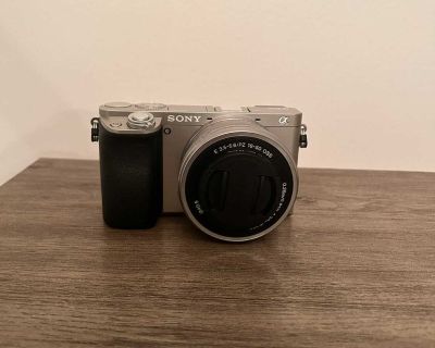 Silver Sony a6000 mint condition