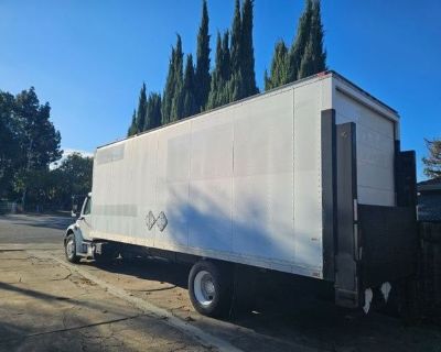 2012 Freightliner M2 106