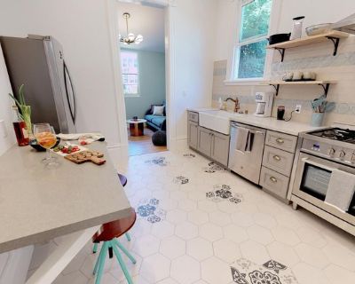 Victorian-style Alamo Square apartment with patio