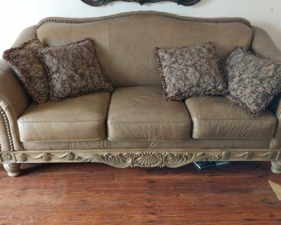 Leather couch in GREAT condition!
