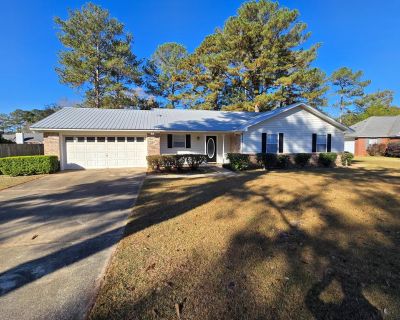 3 Bedroom 2BA 1424 ft Single Family House For Rent in Dothan, AL