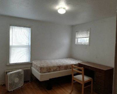 Furnished room available for female student near UB South Campus