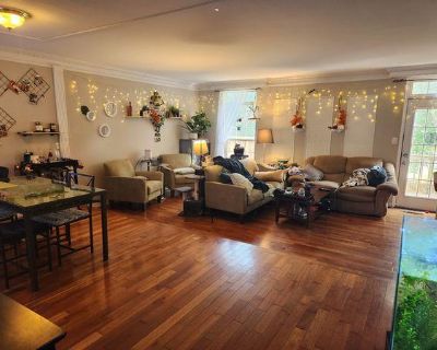 Room For Rent in 3BR 4BA Property, Ashburn, VA