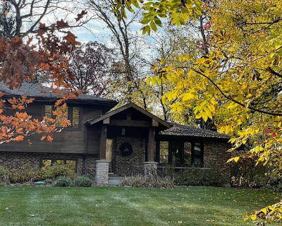 Available on: now. Furnished. Pet friendly. Parking available * Internet included * Cat friendly * Students welcome * 40+ years welcome John will require background checks for this room Learn more. Wooded, super quiet, hilly neighborhood, guest bedroom with queen bed and closet, large smart TV, private modern bathroom with shower. Park-like setting. Outdoor grilling and campfire available to us...