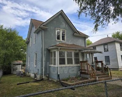 3 Bedroom 2BA 1266 ft Pet-Friendly Apartment For Rent in Waterloo, IA