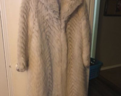 This has been taken very well care of over the years and is still in excellent condition. Size M