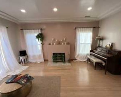 2 Bedroom 2BA 1,350 ft Furnished Pet-Friendly Apartment For Rent in Inglewood, CA