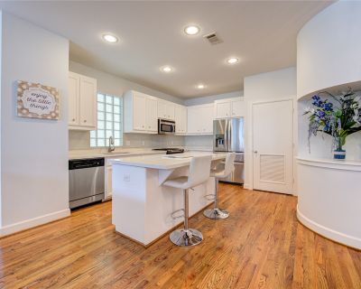 3 Bedroom 2BA 2039 ft Apartment For Rent in Houston, TX