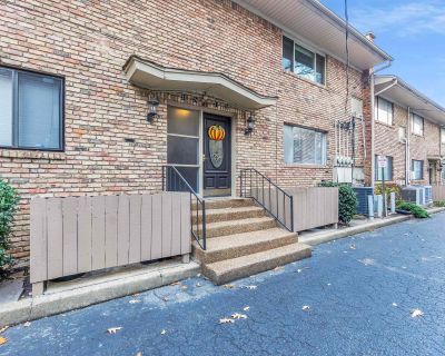 1 Bedroom 1BA 946 ft Condo For Sale in Memphis, TN